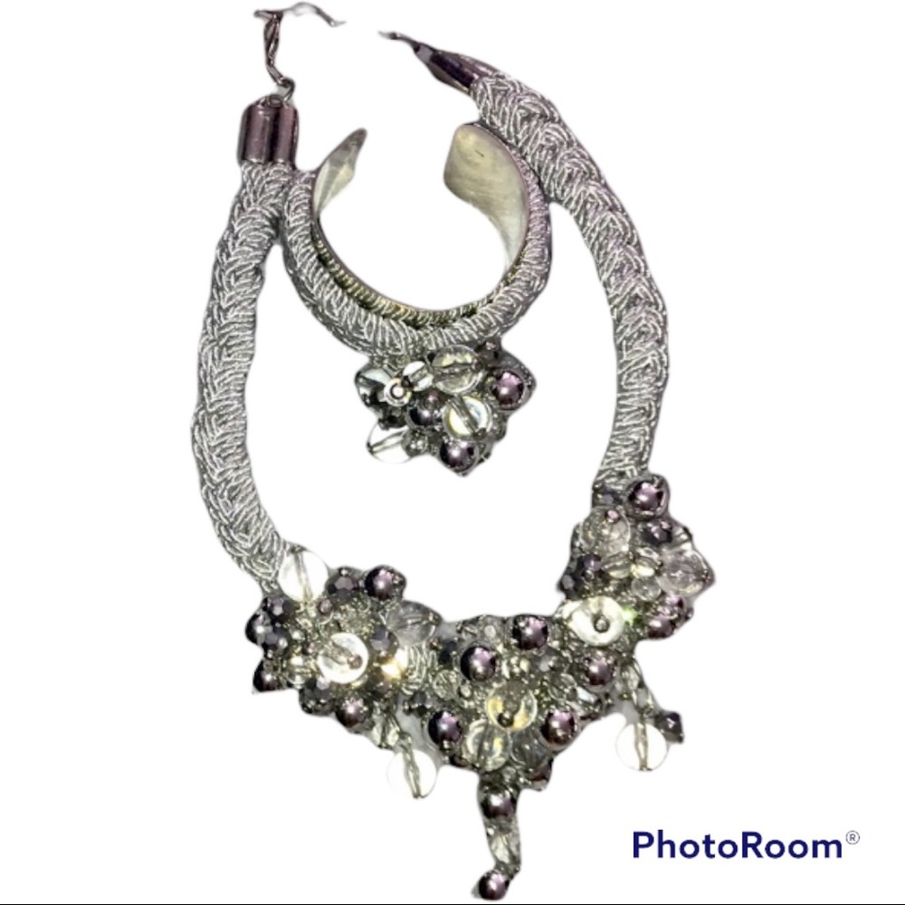 Necklace and bracelet set